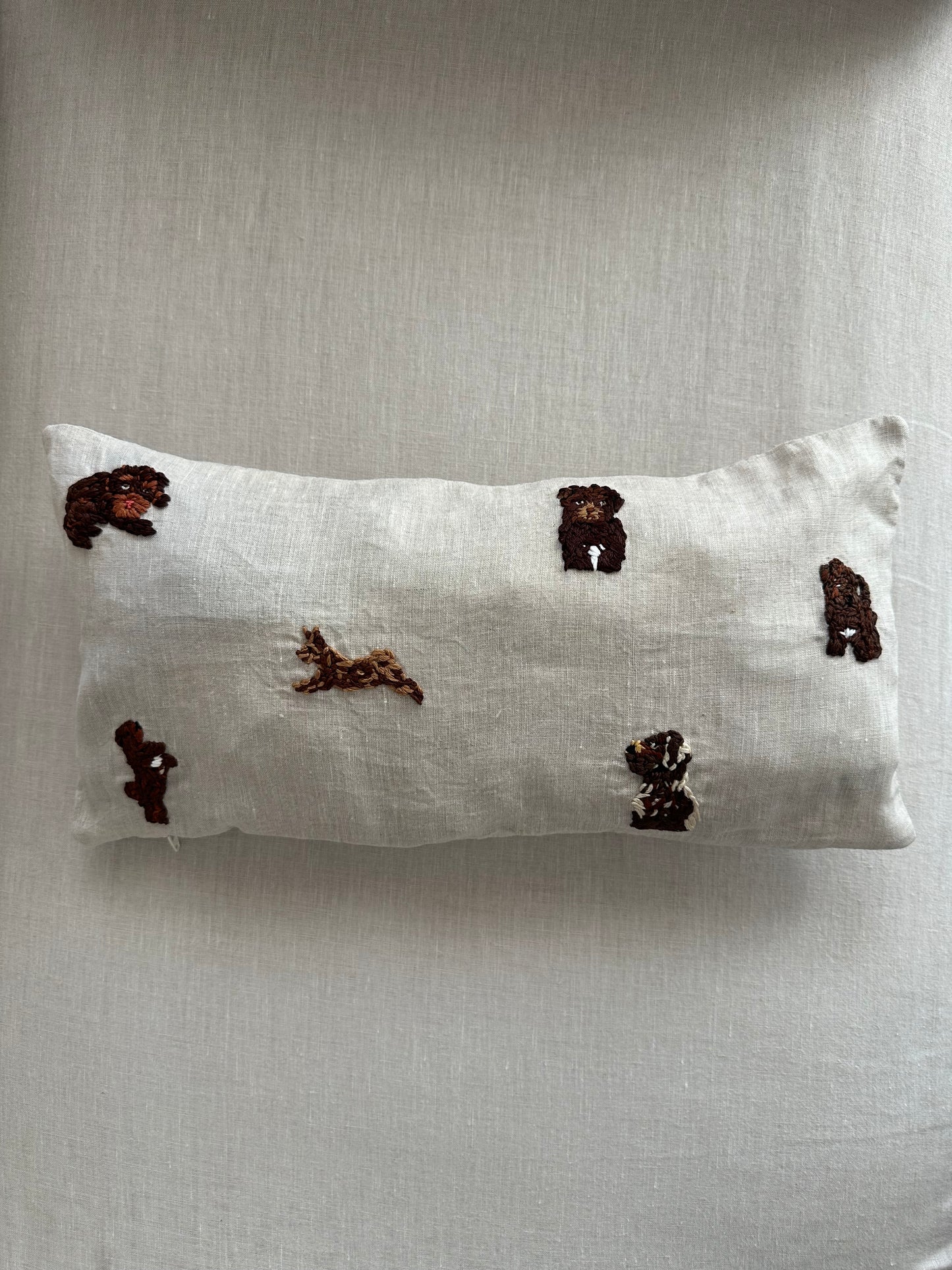 Funda de cojín artesanal bordada a mano con diseños exclusivos de mascota - This is Pepa