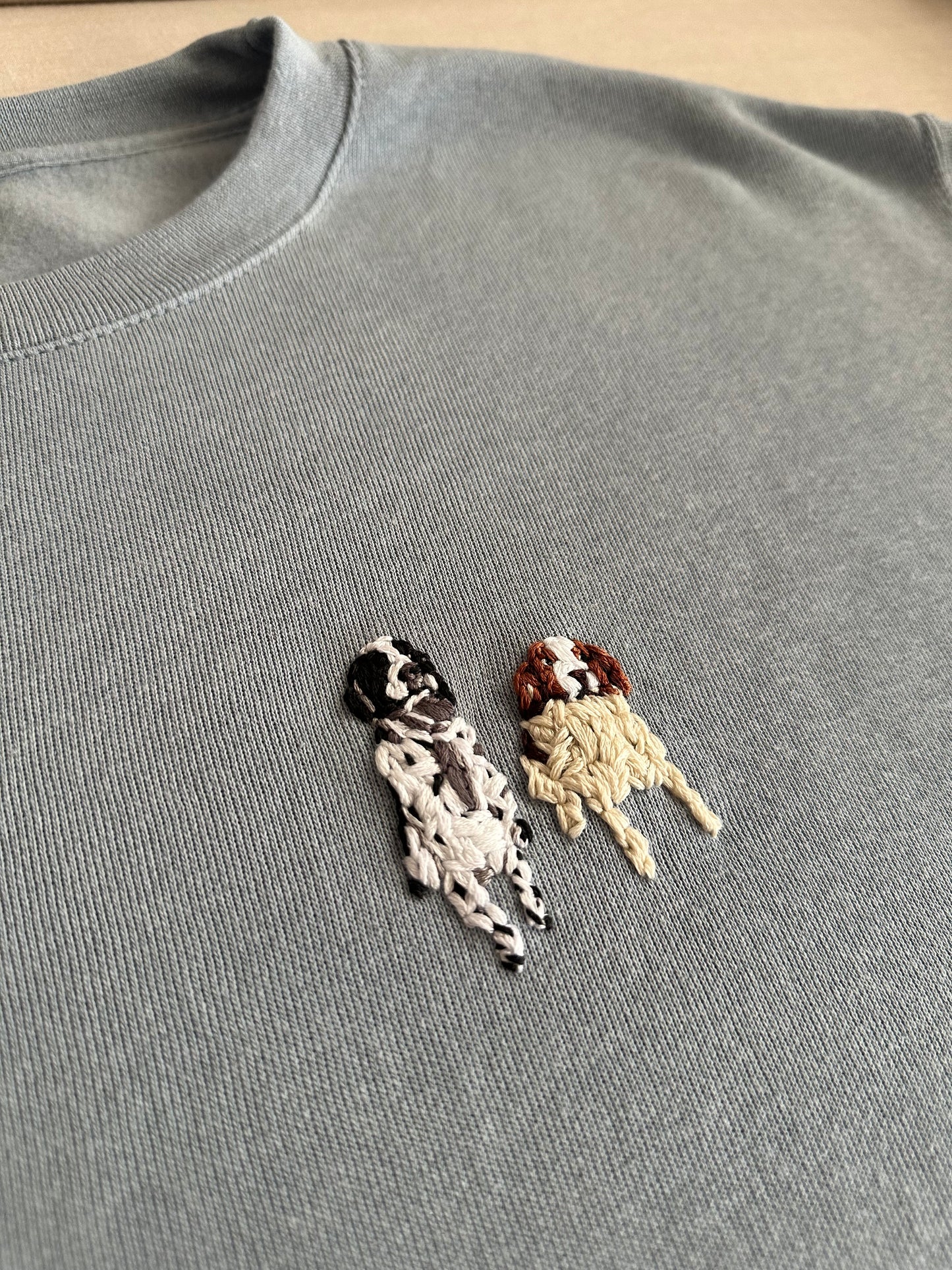 Sudadera personalizada hecha a mano con bordado de mascota - This is Pepa
