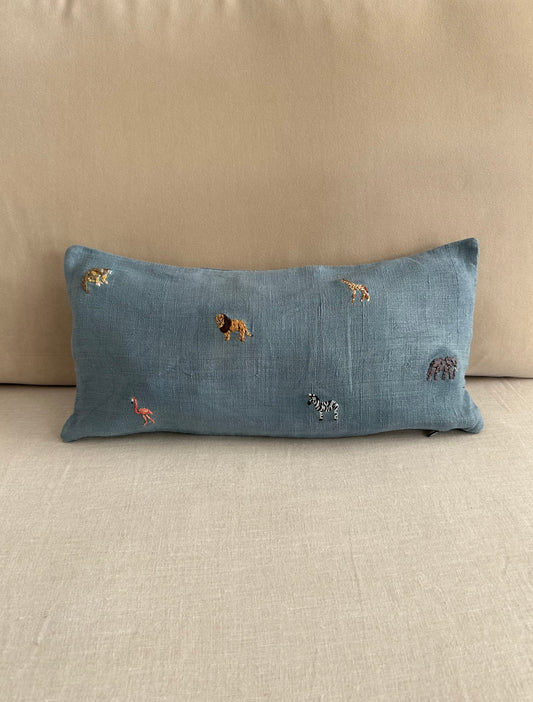 Funda de cojín safari 20x40 cm bordada a mano en lino antiguo - vista delantera

