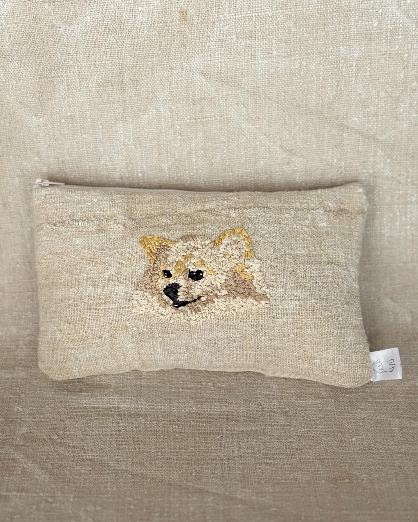 Neceser de lino antiguo mallorquín con bordado de perro - This is Pepa
