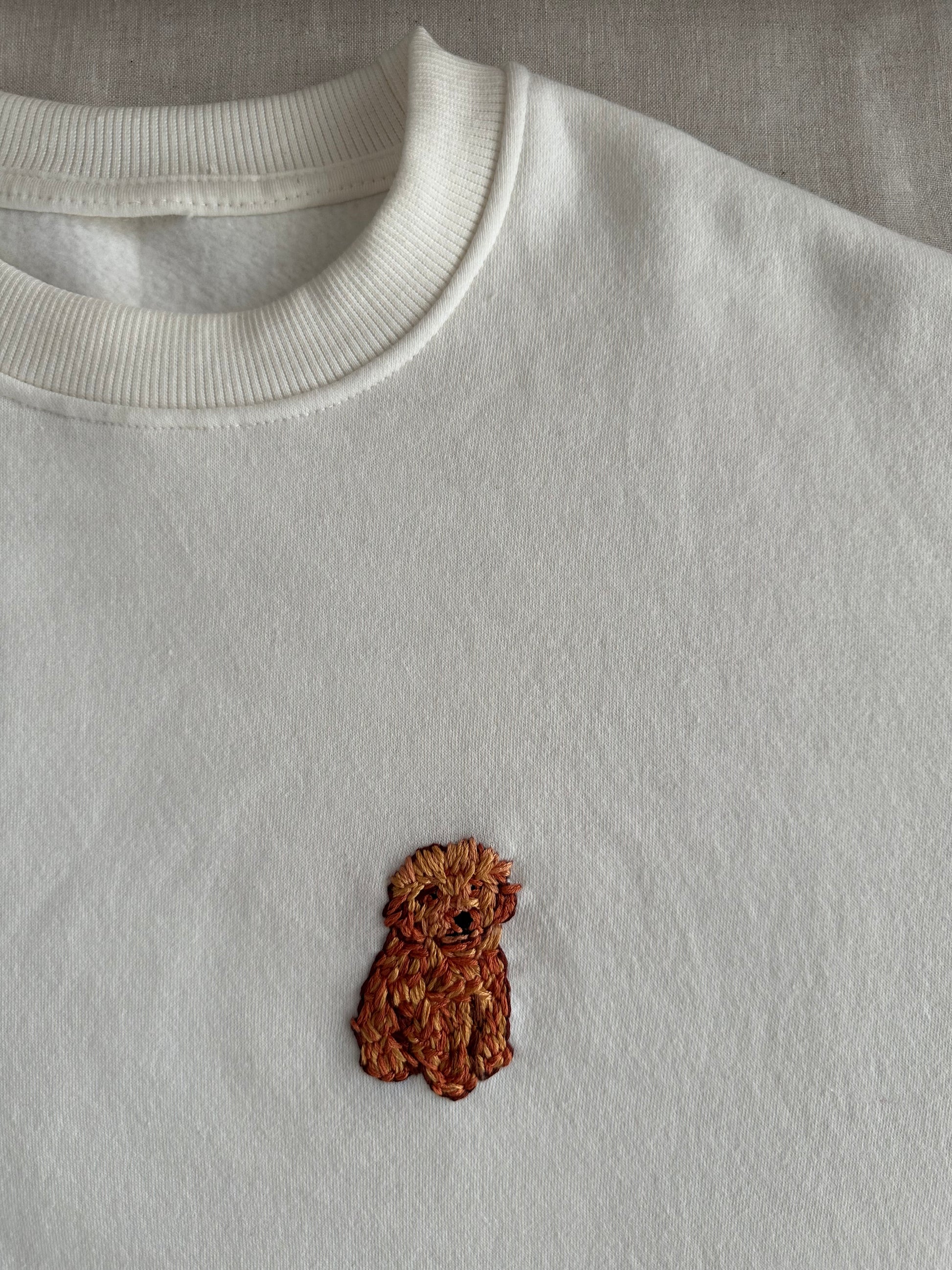 Sudadera personalizada con bordado artesanal de mascota - This is Pepa