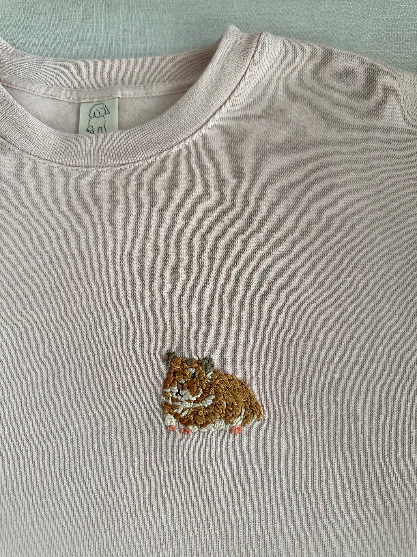 Sudadera azul bordada a mano con diseño exclusivo de mascota - This is Pepa
