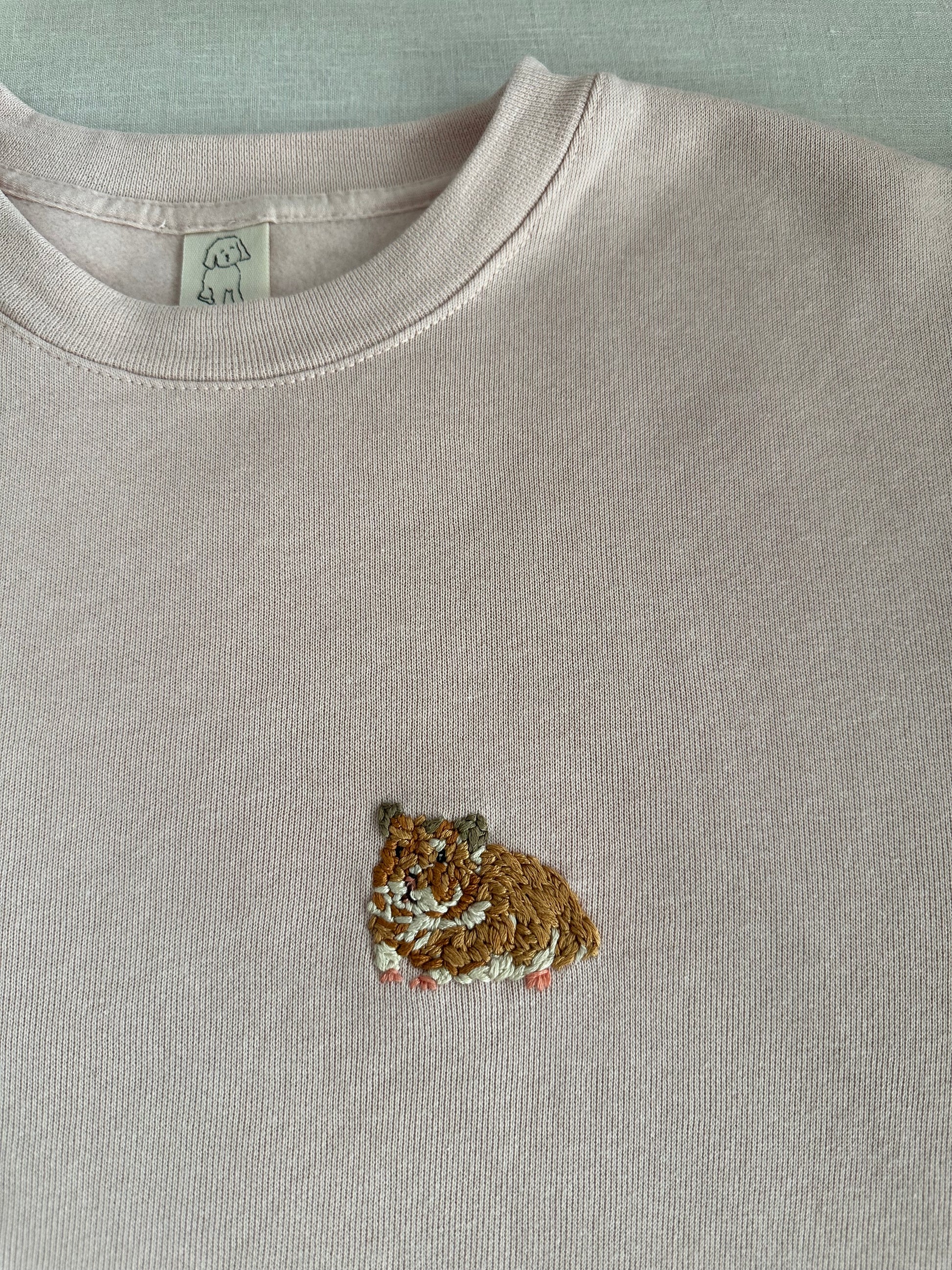 Sudadera azul bordada a mano con diseño exclusivo de mascota - This is Pepa