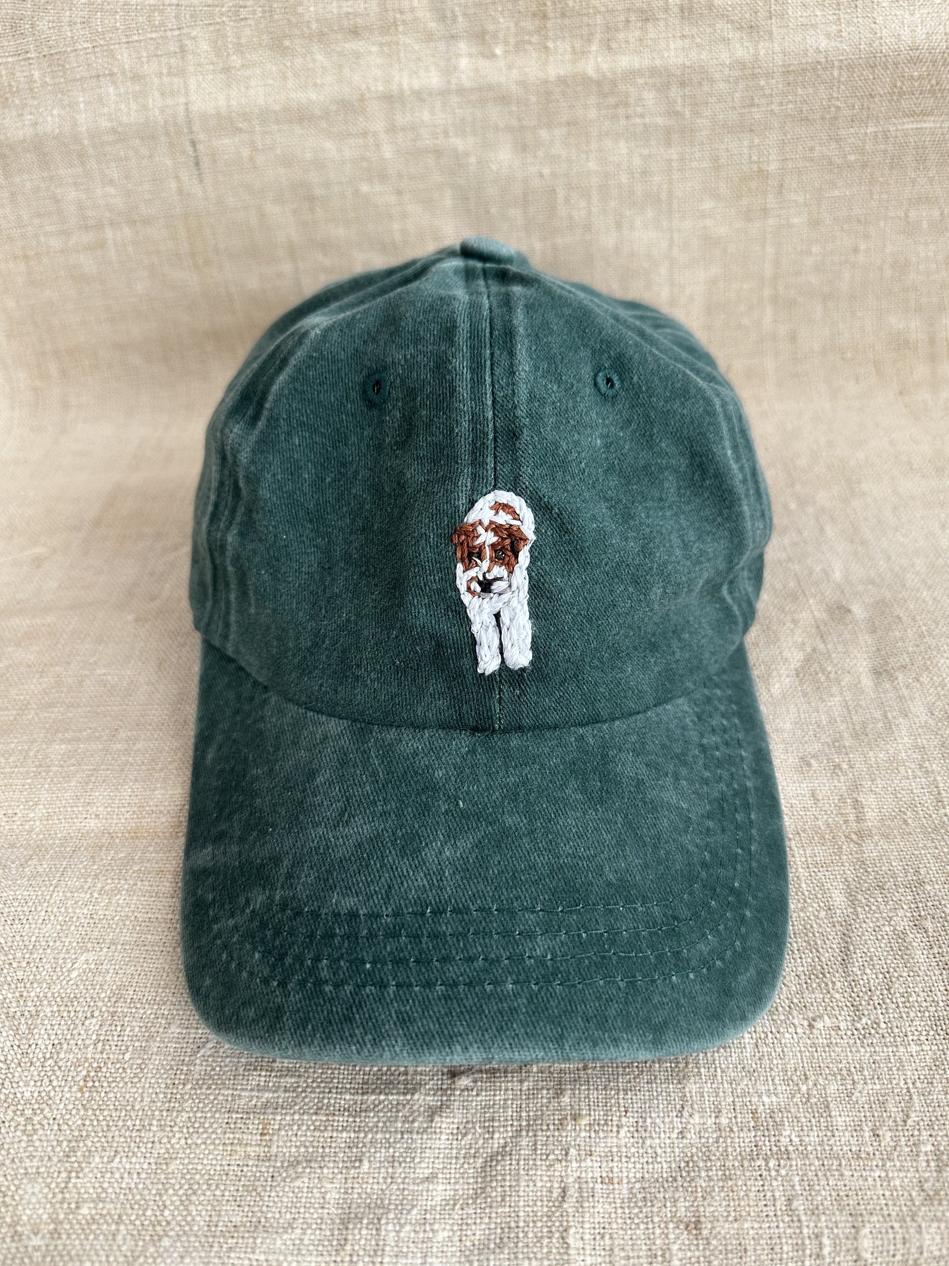 Gorra ajustable bordada a mano con retrato de mascota - This is Pepa